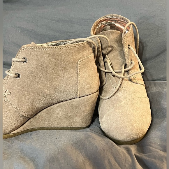 EUC Toms Womens 9 Desert Wedge Bootie - Picture 2 of 6